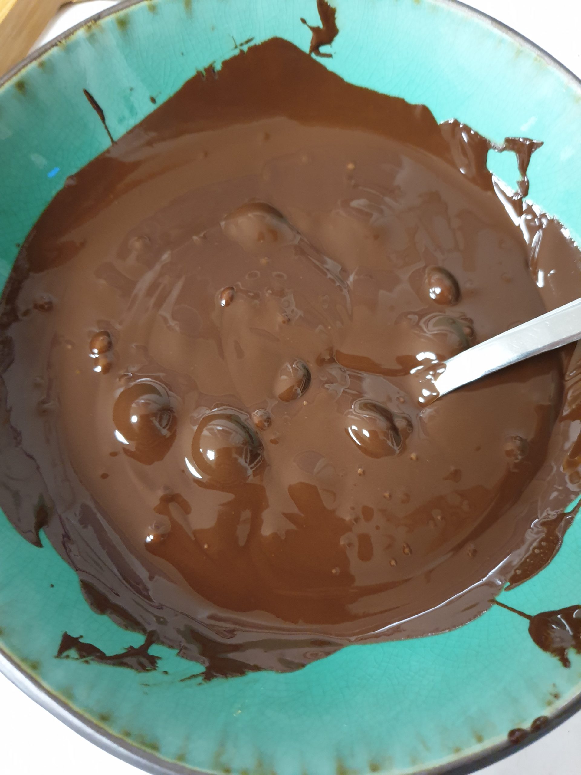 Préparation gâteau chocolat courgette